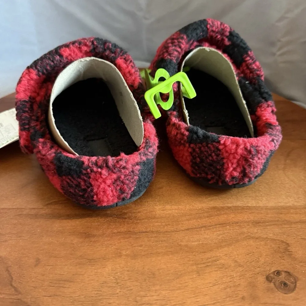 Crocs Classic Cozzzy Classic Buffalo Check Slippers‎ Junior Size 3 Red/Blk Plaid
